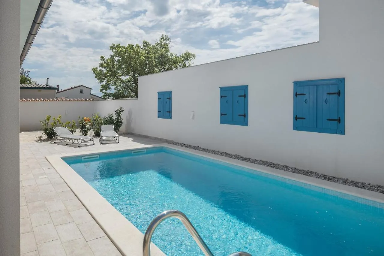 Spacious Holiday House In Istria Peroj