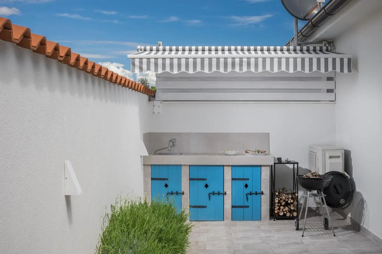 Spacious Holiday House In Istria Peroj Villa