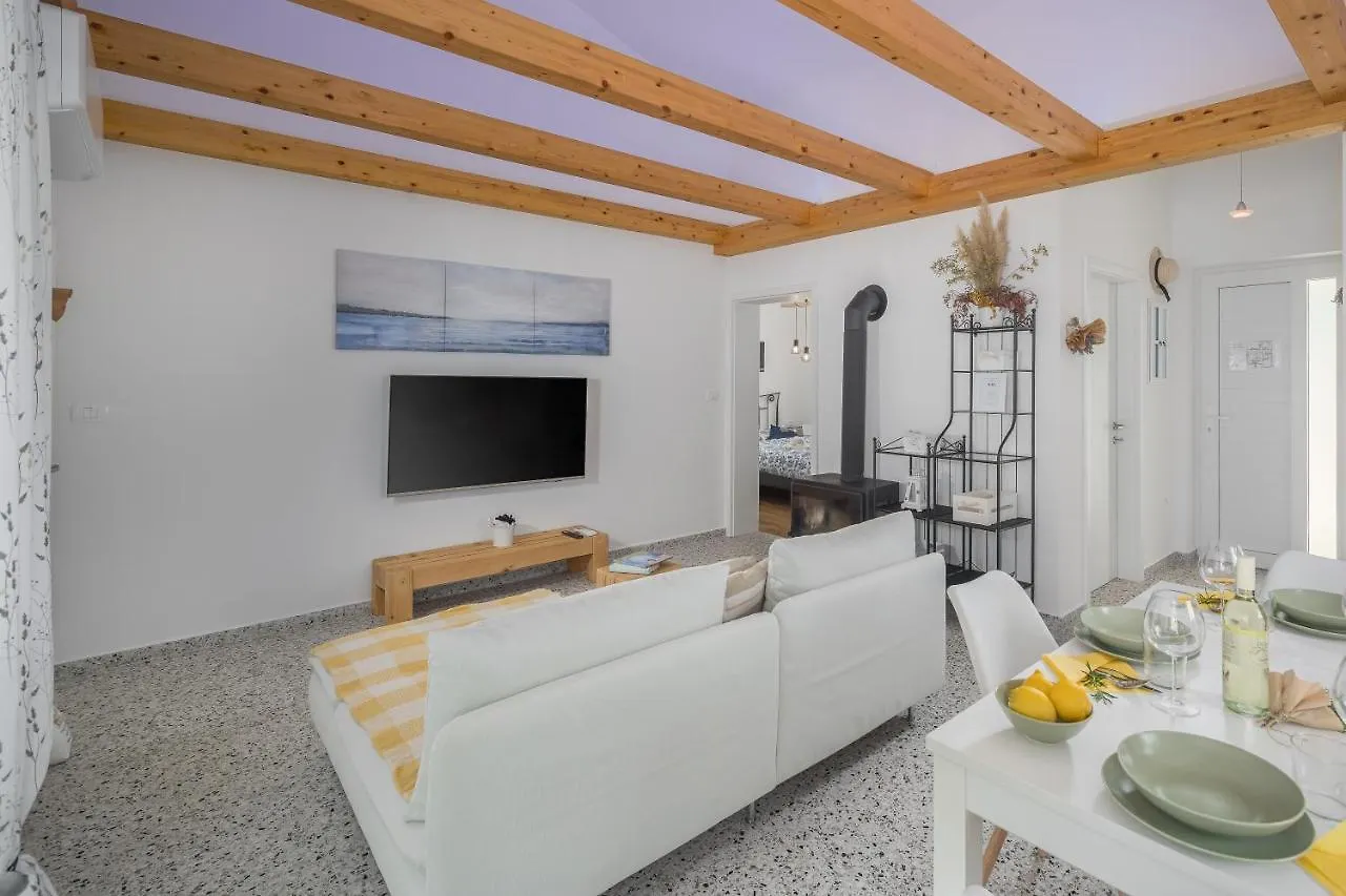 Villa Spacious Holiday House In Istria Peroj