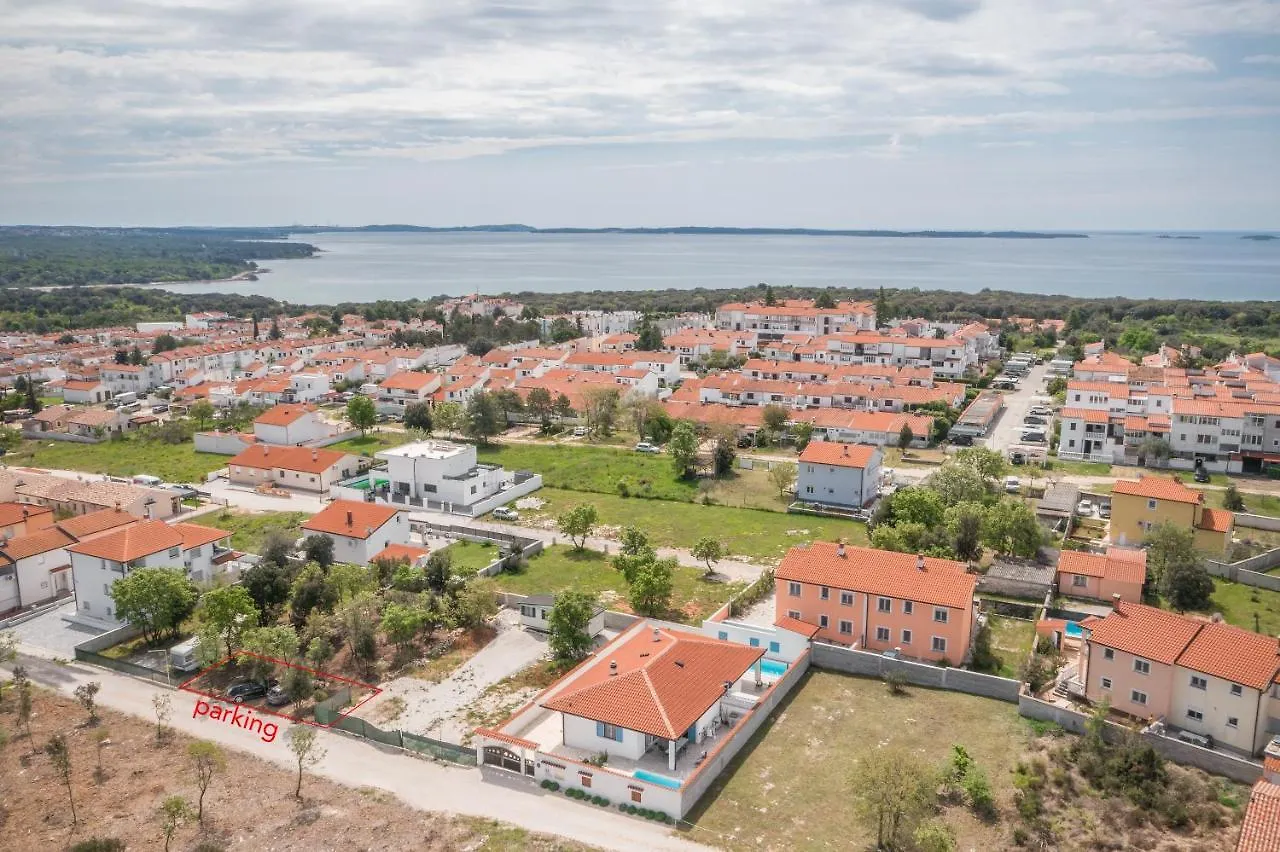 Villa Spacious Holiday House In Istria Peroj Croatia