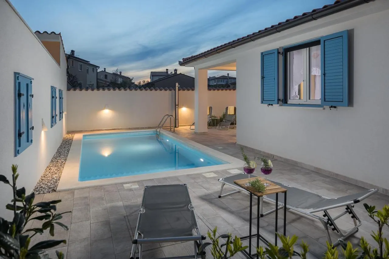 Spacious Holiday House In Istria Peroj Villa