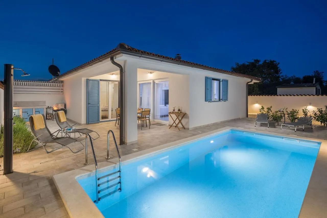 Spacious Holiday House In Istria location